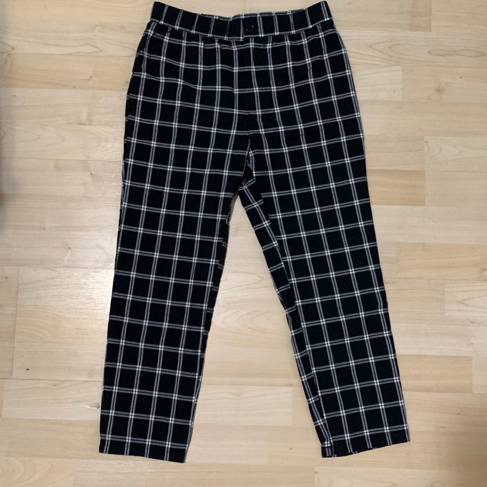 Tilly’s White Flaw Grid Bottoms